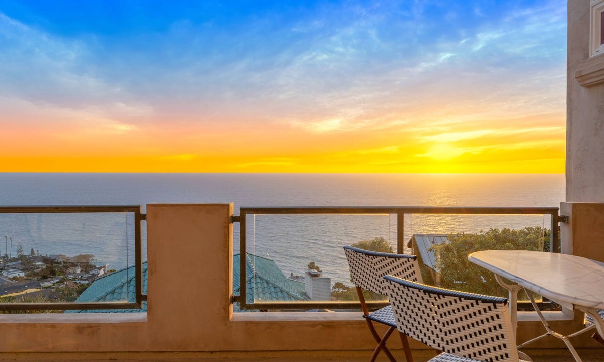Three Arch Bay House | 30+ Stay, Walk To Beach, W/Amazing Ocean Views