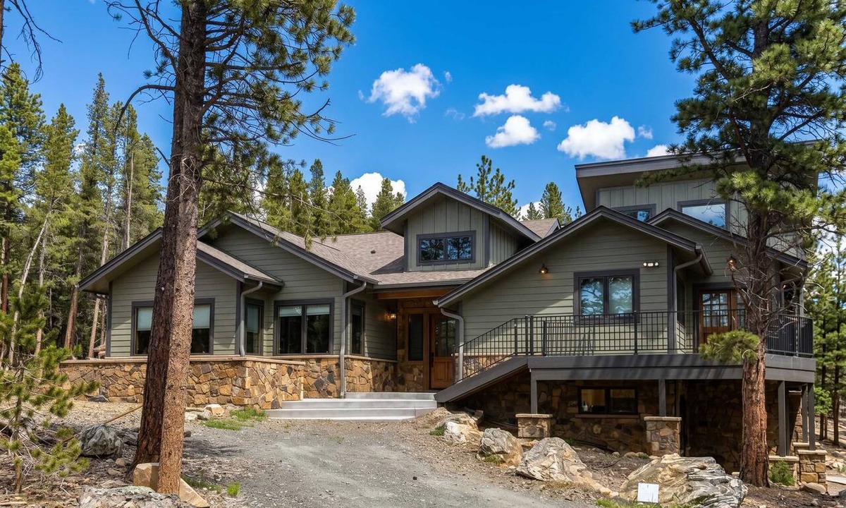 Black Hawk House | 34 Acre Escape~Games~Hiking~Pool Table~Bicycles