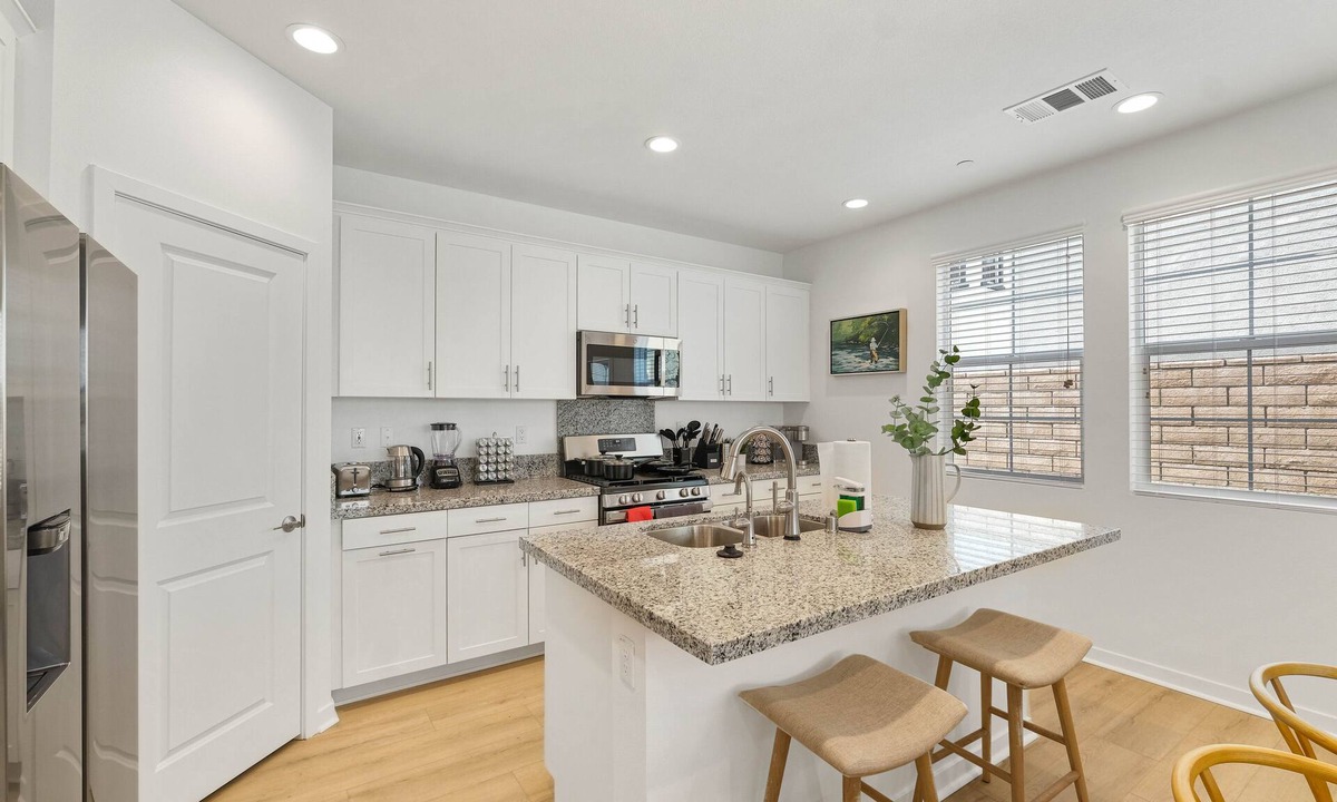 Mira Loma House | 3B3B Newly renovated 24HSelf CheckIn Free Parking