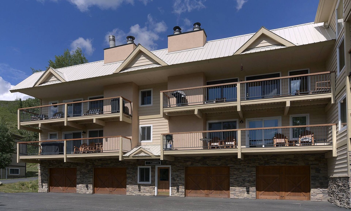 Mount Crested Butte Condo | 3br/2Ba,Mt view,hot tub,free shuttle! Book your Summer Vacation!