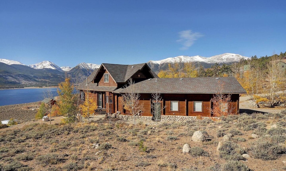 Twin Lakes Cabin | 3BR Cabin w/Hot Tub, Lake & 14er Views