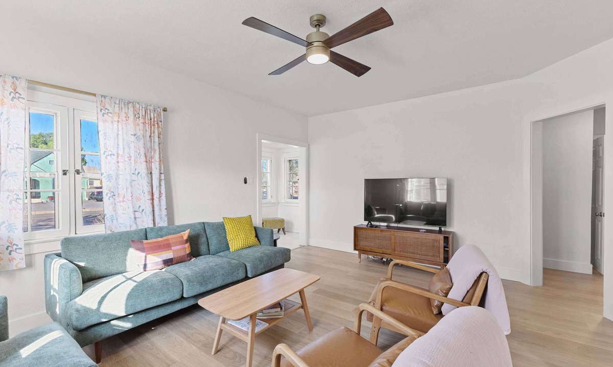 Aberdeen House | 3BR Charming Home, Bright Space & Sleeps 6