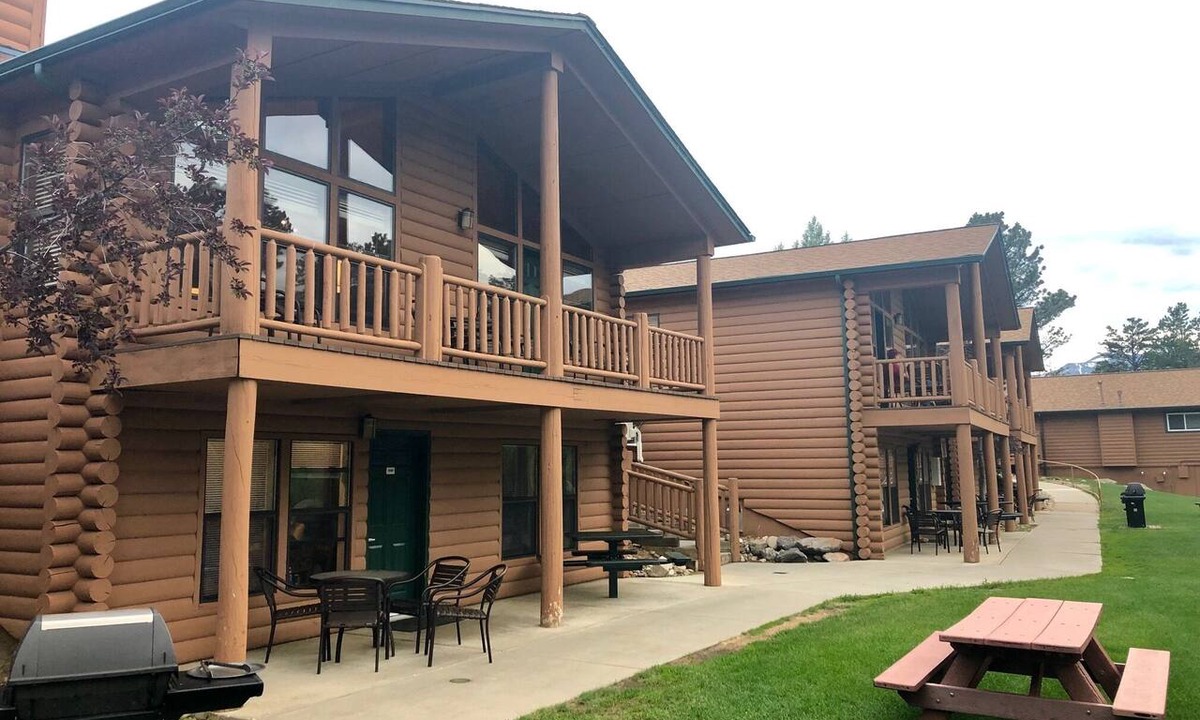 Estes Park Condo | 3BR Deluxe, River Front, Sleeps 8, Estes Park, Near Entrance Rocky Mtn Natl Park