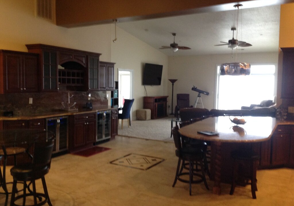 Geneva-on-the-Lake Condo | 3BR LAKEFRONT PENTHOUSE-SLEEPS 6