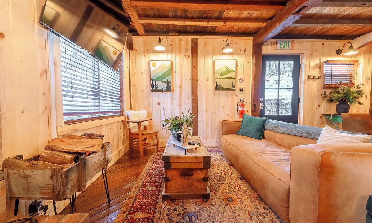 Carrollton Cabin | 3Q/1T, High Speed Internet, 1800's renovated Barn