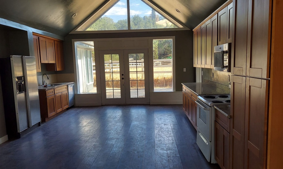Cupertino House | 4/2 CUPERTINO HOUSE IN WILDERNESS SETTING