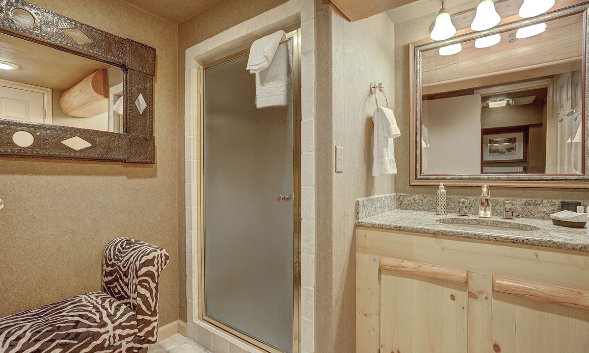 Baldy Mountain Ski Chalet | 4-bedroom Chalet in 8 Minutes from Downtown Breck