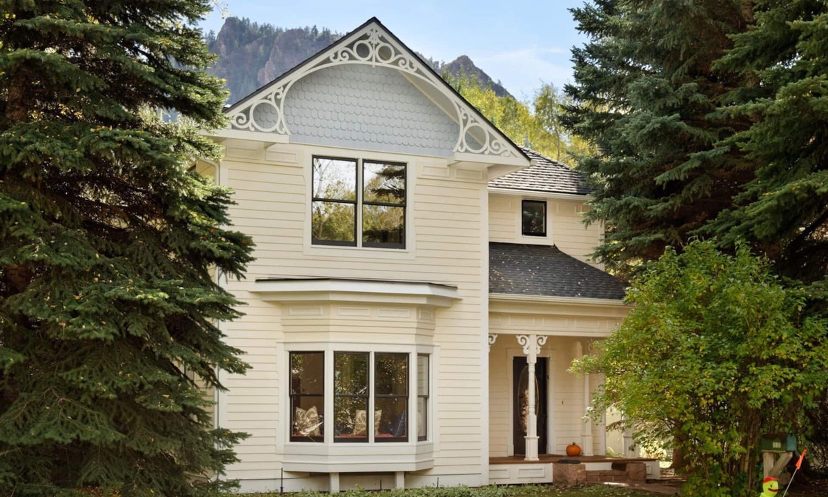 West End House | 4-bedroom house located in Aspen's West End on idyllic Triangle Park.
