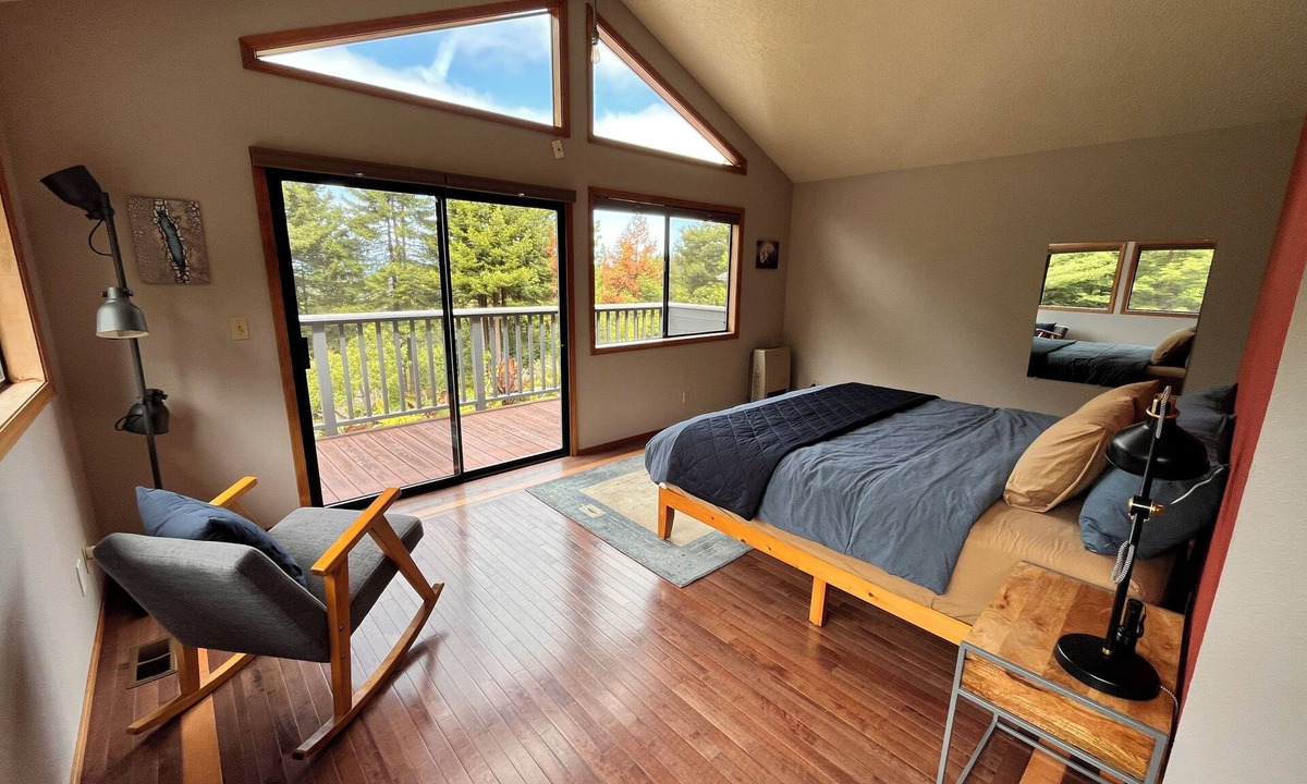 Freshwater House | 4 Bedrooms @ the Road’s End - Redwoods, Orchards, Sauna, HotTub