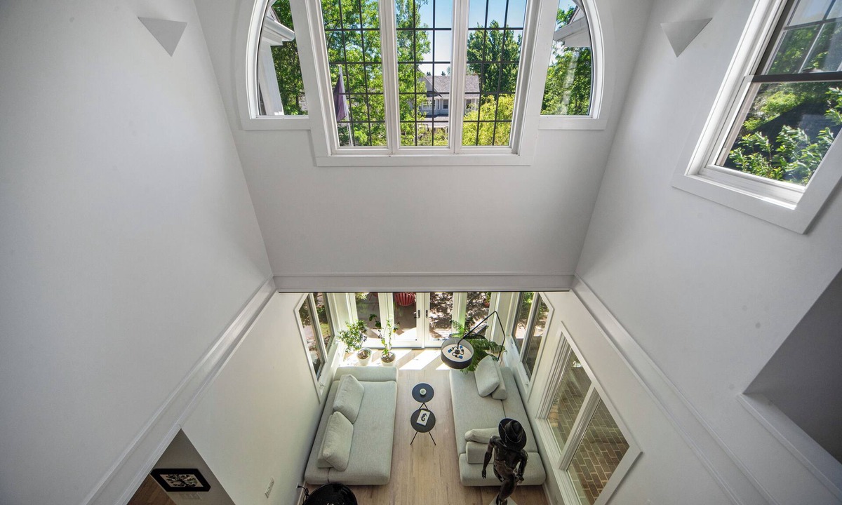 Winding Trail House | 4 private suites+bonus 5th bedroom! Hot Tub on 3/4 acre. Family+Pets+Retreat