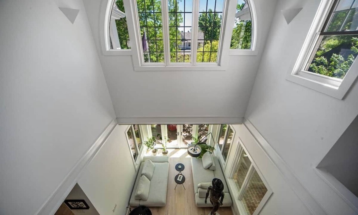 Parkside House | 4 private suites+bonus 5th bd! Hot Tub+Family+Pets