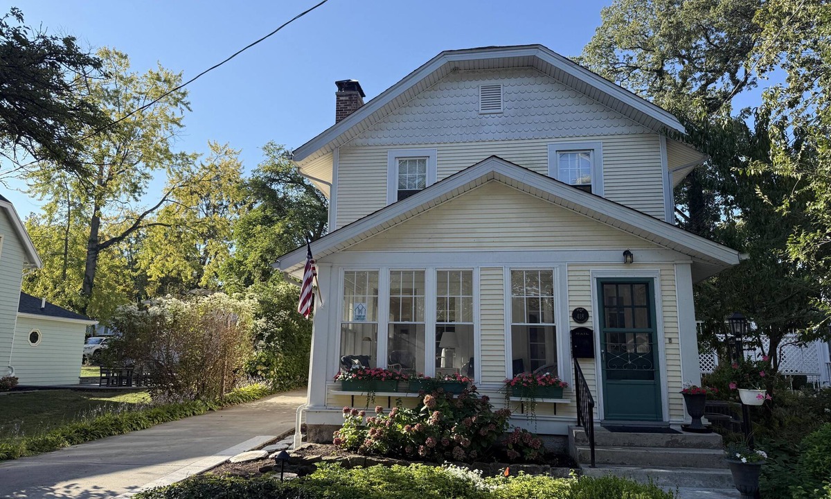 Lakeside Cottage | 418 E. Third In Lakeside