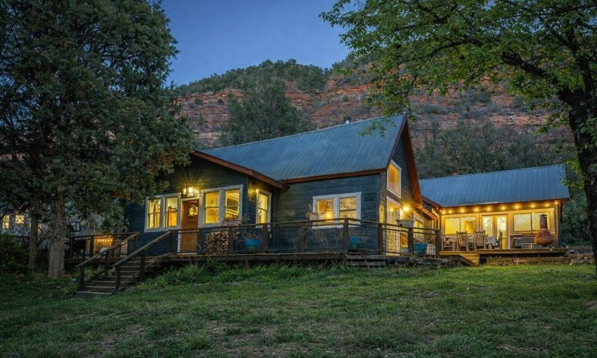 Durango House | 4BR Family Retreat w/Cedar Hot Tub, Movie Room, Plygrnd, Tramp, Rope Swing