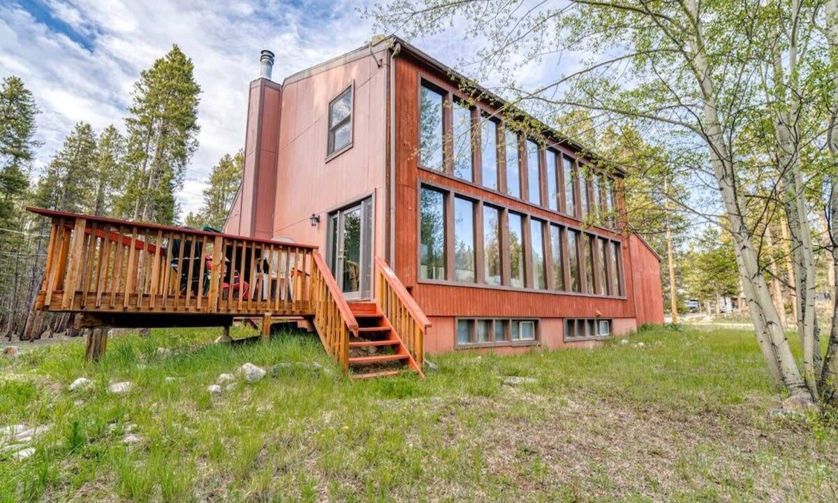 Leadville North House | 4BR Forest Oasis - Outdoor Grill & Ping Pong Table
