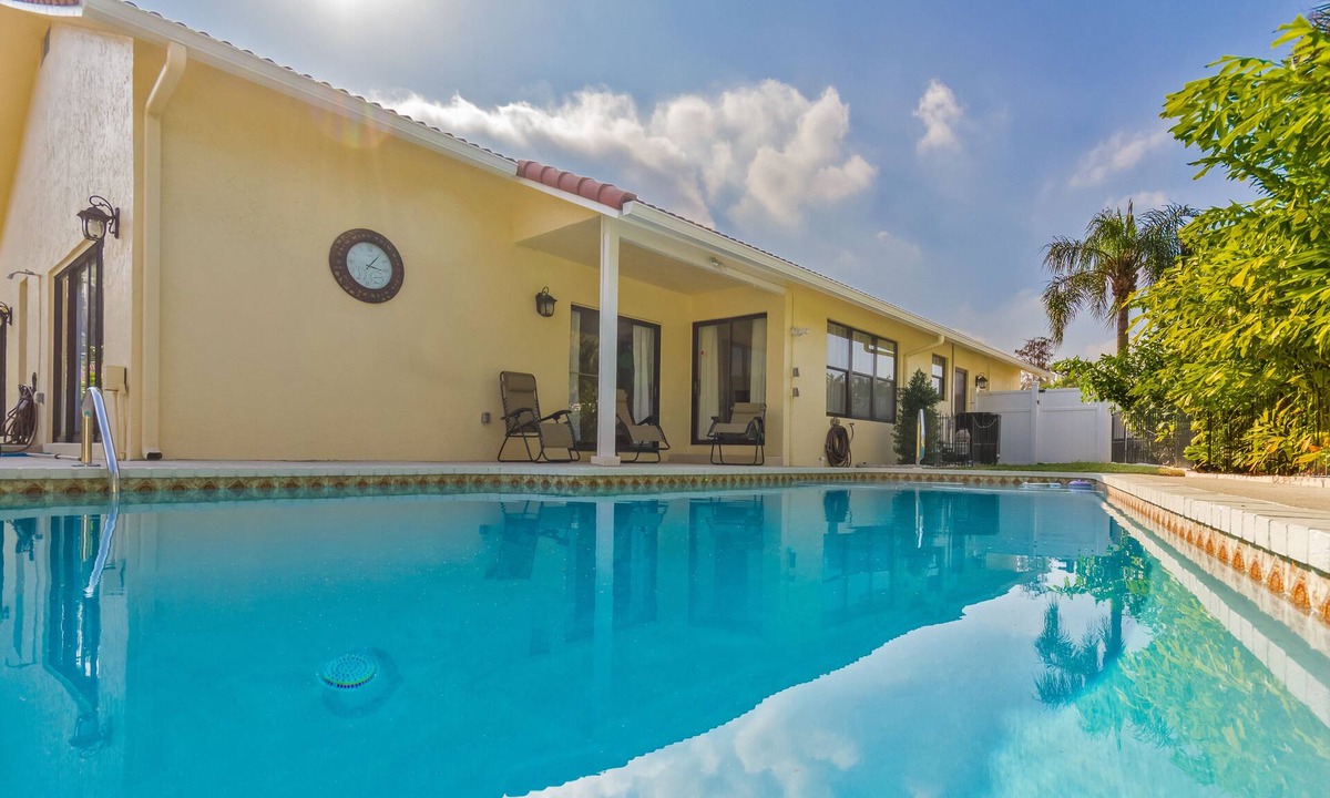Boca Del Mar House | 4BR Large Exclusive heated Pool🏊🏻‍♀️near Restaurants🍽️ lake, Synagogues.