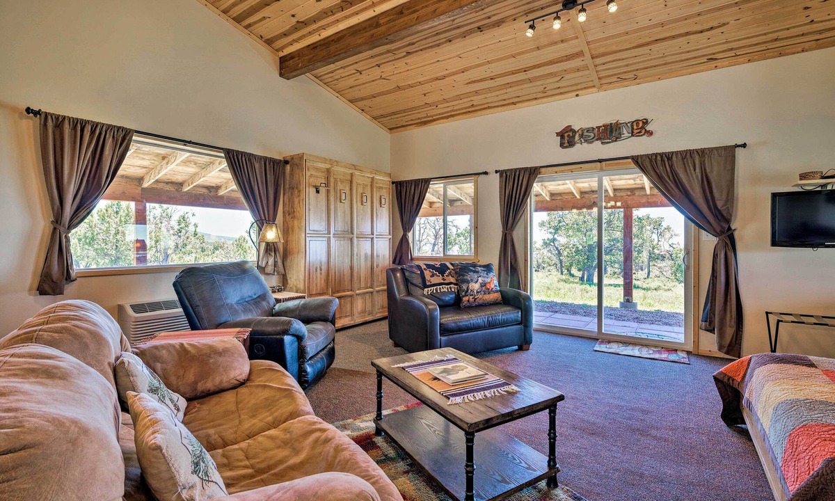 Spanish Valley Apartment | 5-acre Moab Studio w/BBQ & Stunning Mtn Views