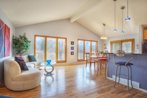 Keewayden House | 5 bedroom, 7 beds, 3 bath - Sleeps 12, Great for Families