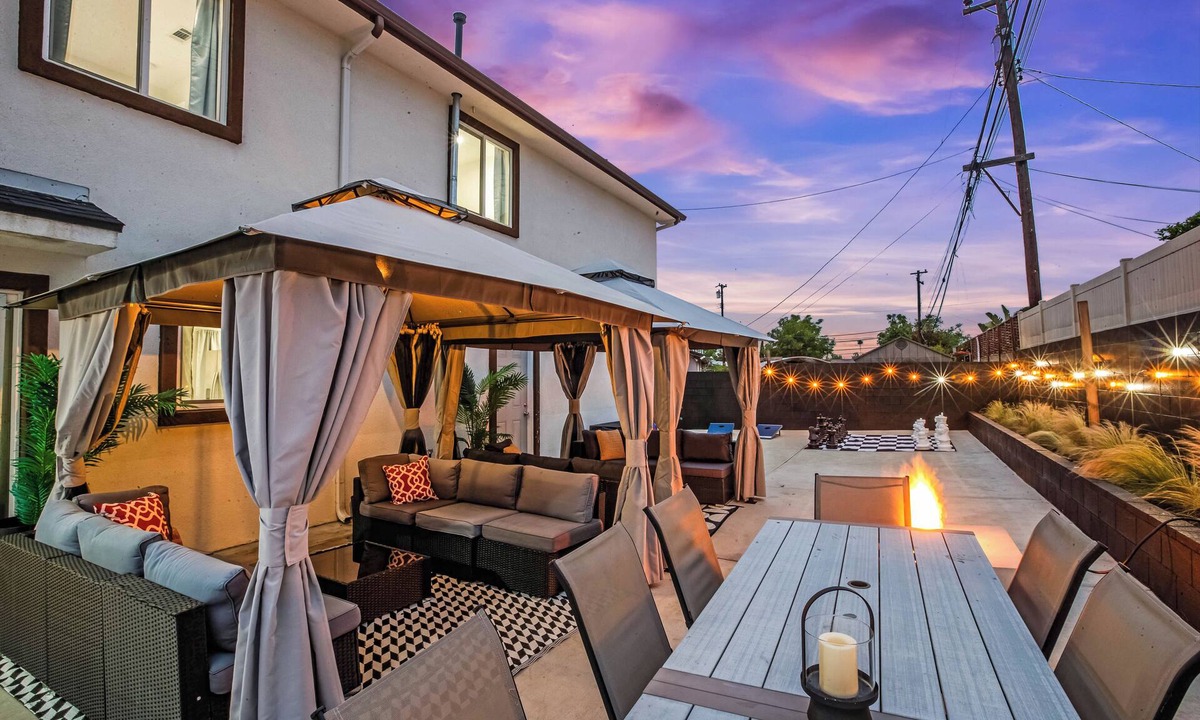 Midway City House | 5BR 4.5BA! SLEEPS 18! GAMES! LITTLE SAIGON! CLOSE TO DISNEY & OC BEACHES