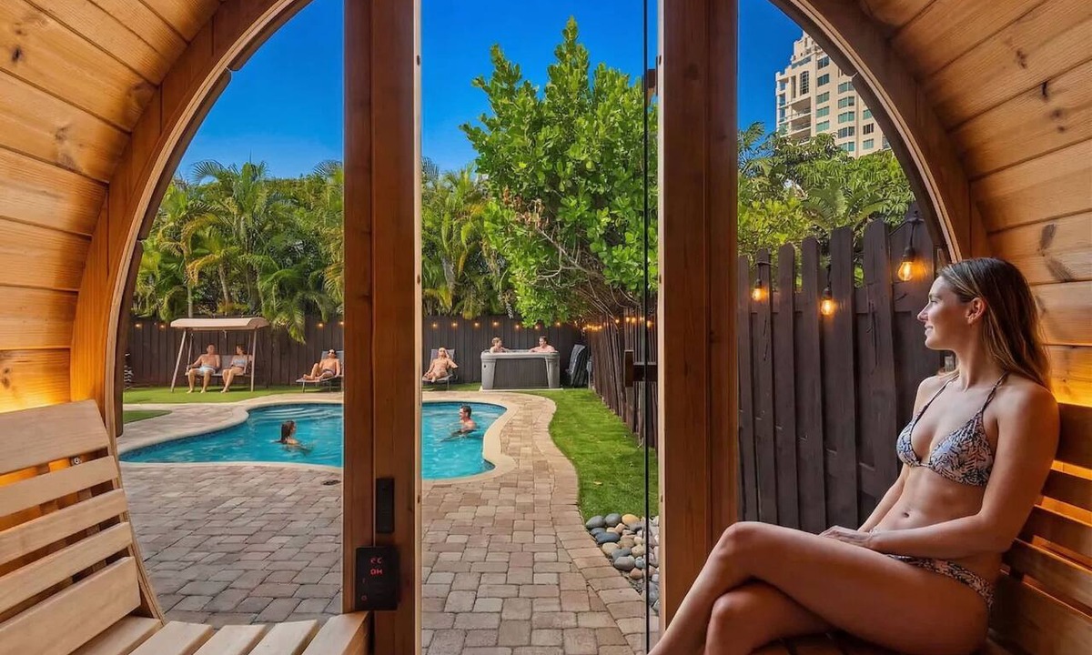 Harbor Beach House | 6 BR Villa Steps to Ocean Pool Sauna Jacuzzi