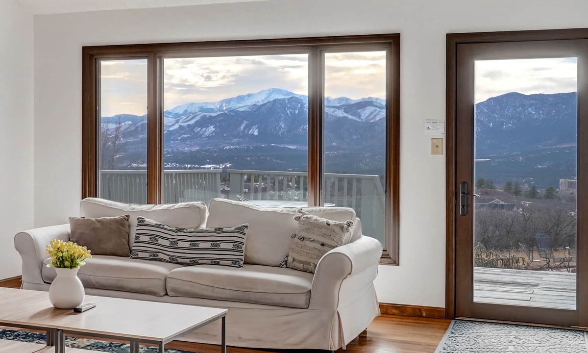 Sun Hills Villa | 6k SQ. FT./72 Acre Wildlife Preserve/Hot Tub/Grand Views