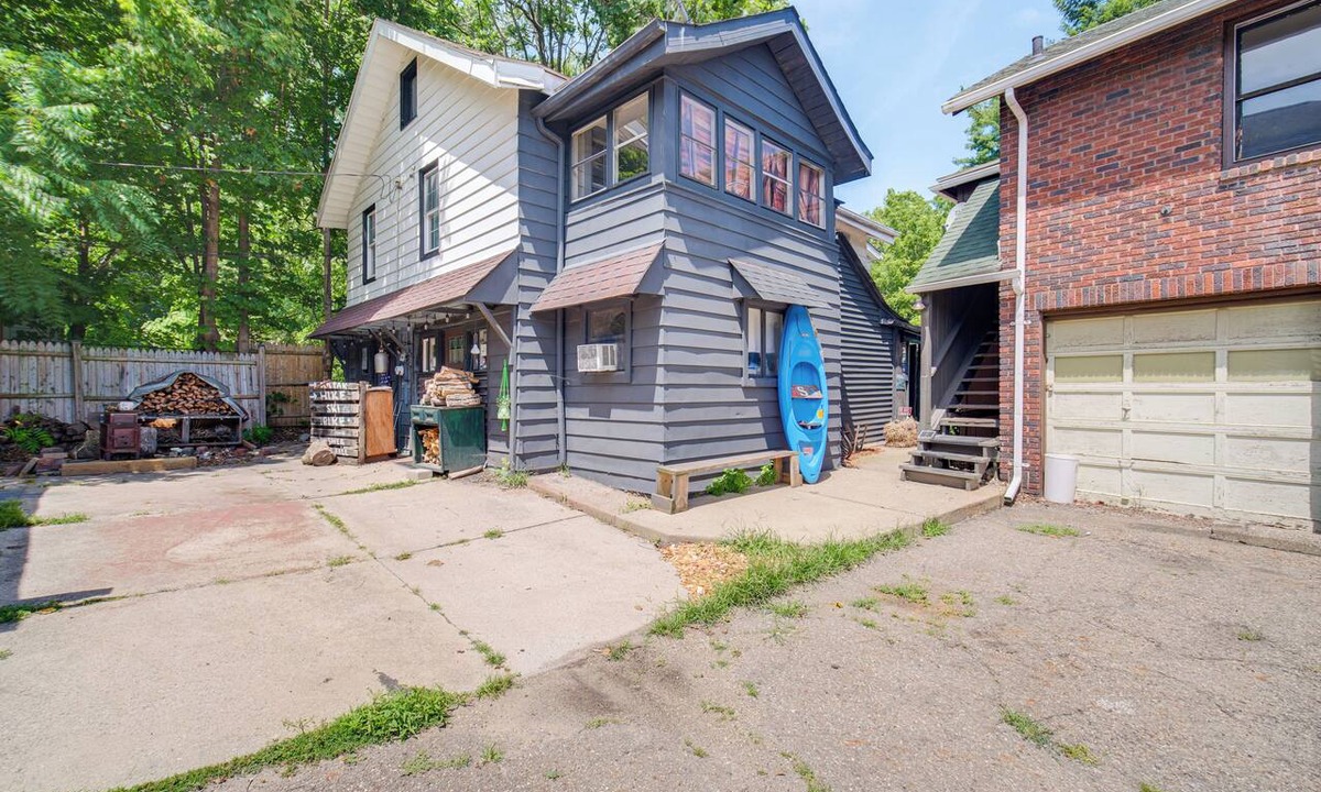 Cuyahoga Falls Apartment | 7 Mi to Cuyahoga Valley NP: Walkable Apt!