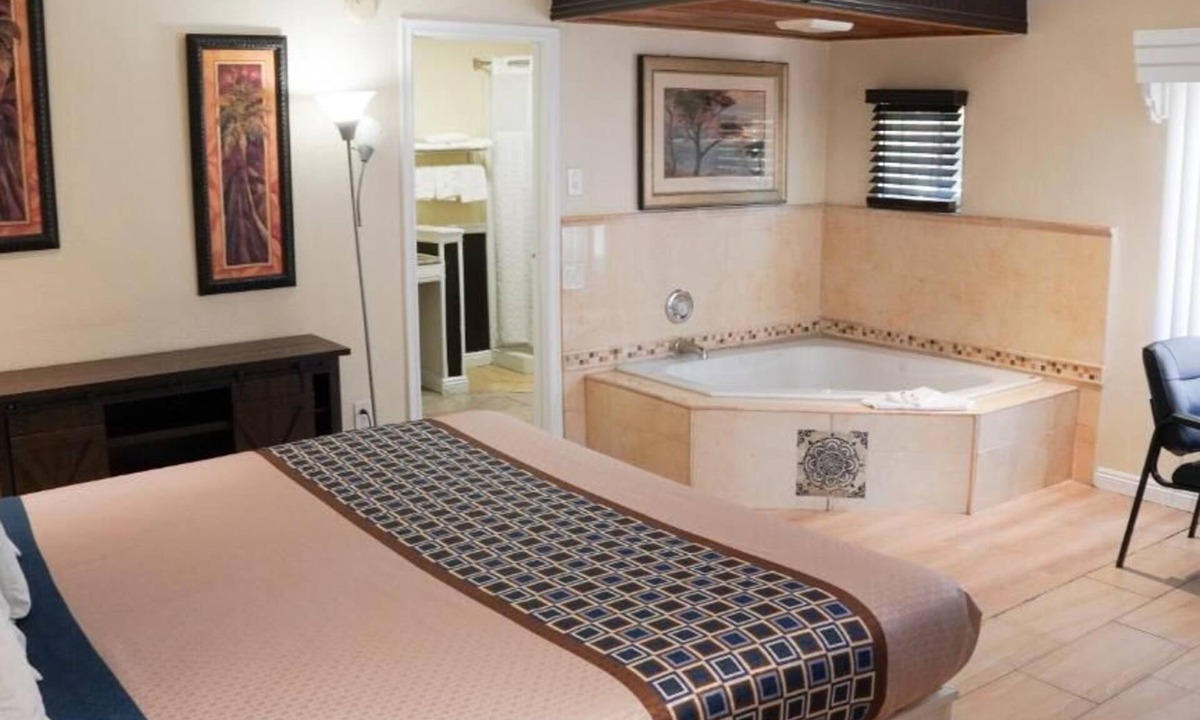 Sherman Oaks Hotel | 777 Motor Inn