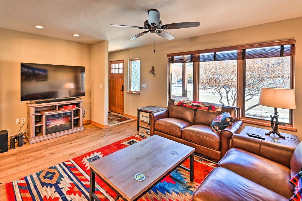 Salida House | 7984: Pet-Friendly Townhome w/Grill!