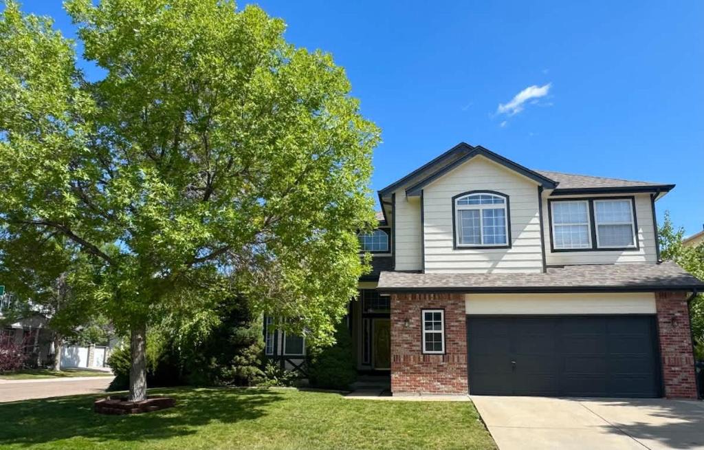 Northglenn House | 7BR-5bath-Near ScenicTrail-Easy Access to Downtown
