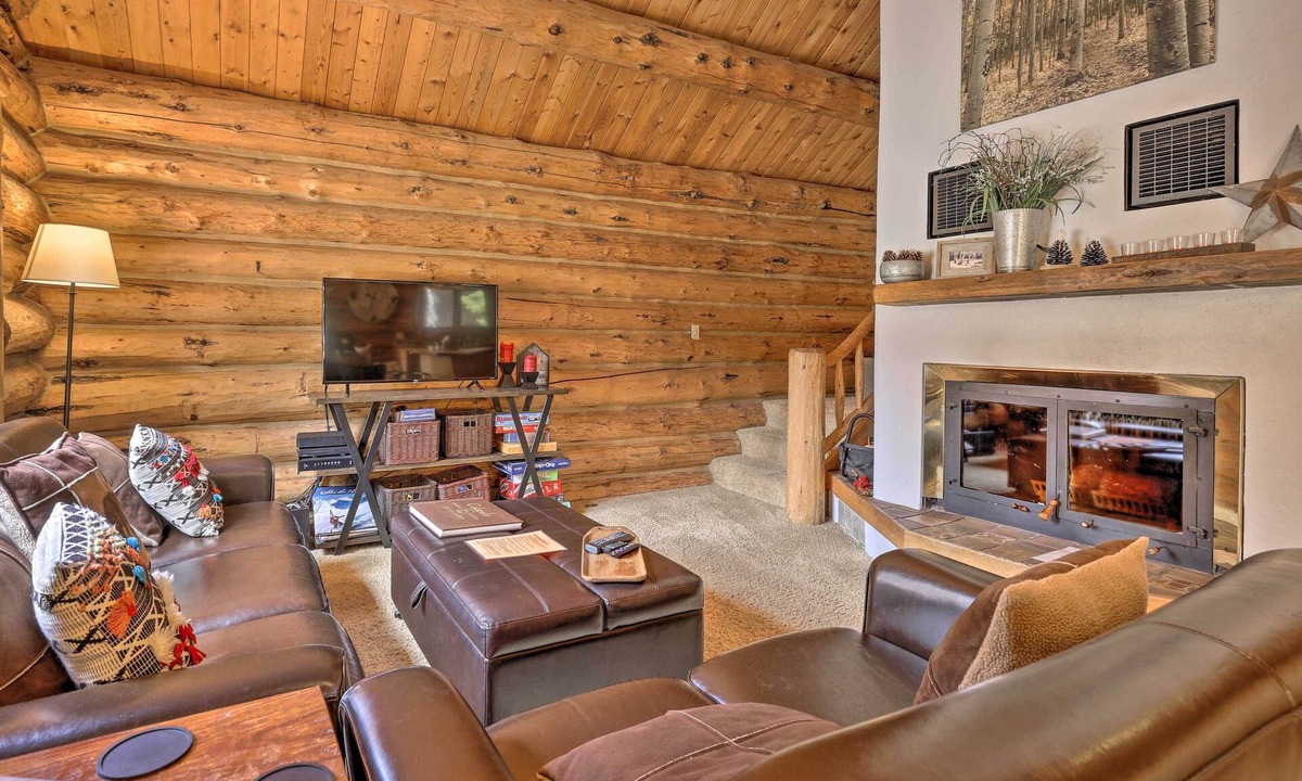Valley of the Blue Cabin | 8 Mi to Gondola: Cozy Breckenridge Cabin w/Deck!