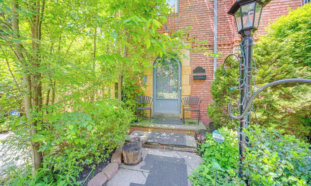 University Heights Cottage | 9 Mi to Cleveland: Home Near Hospitals & Colleges