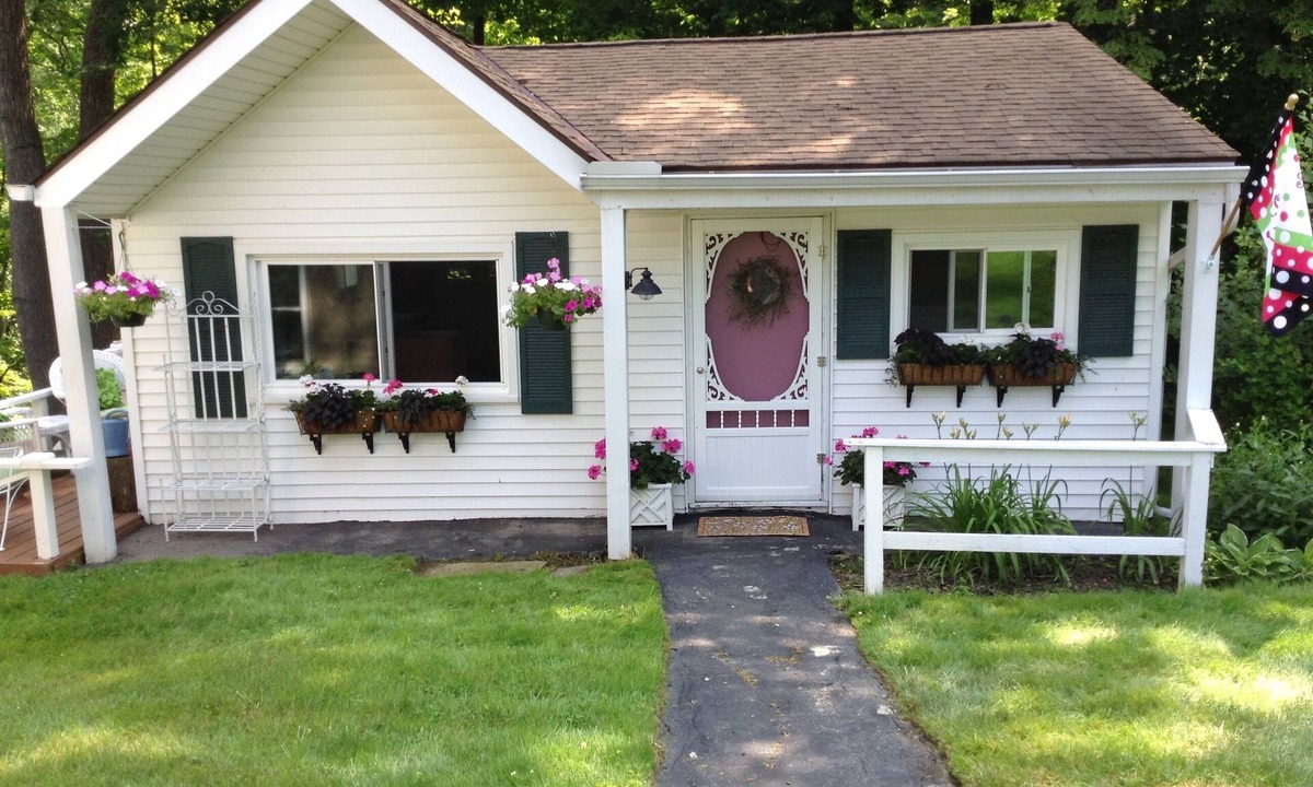 Willoughby Cottage | A Romantic Getaway Or Artist Retreat