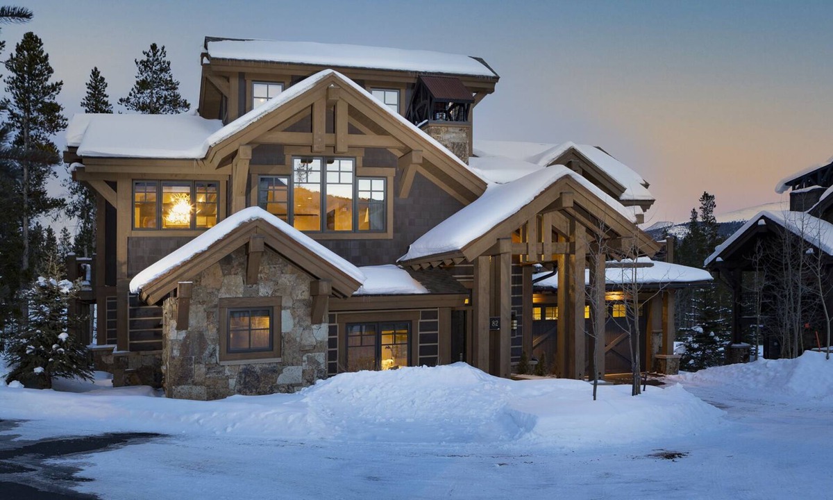 Peak 8 House | A Shock Hill Chalet. Exquisite. Locally-Managed Lux w Firepit, 1min walk Gondola