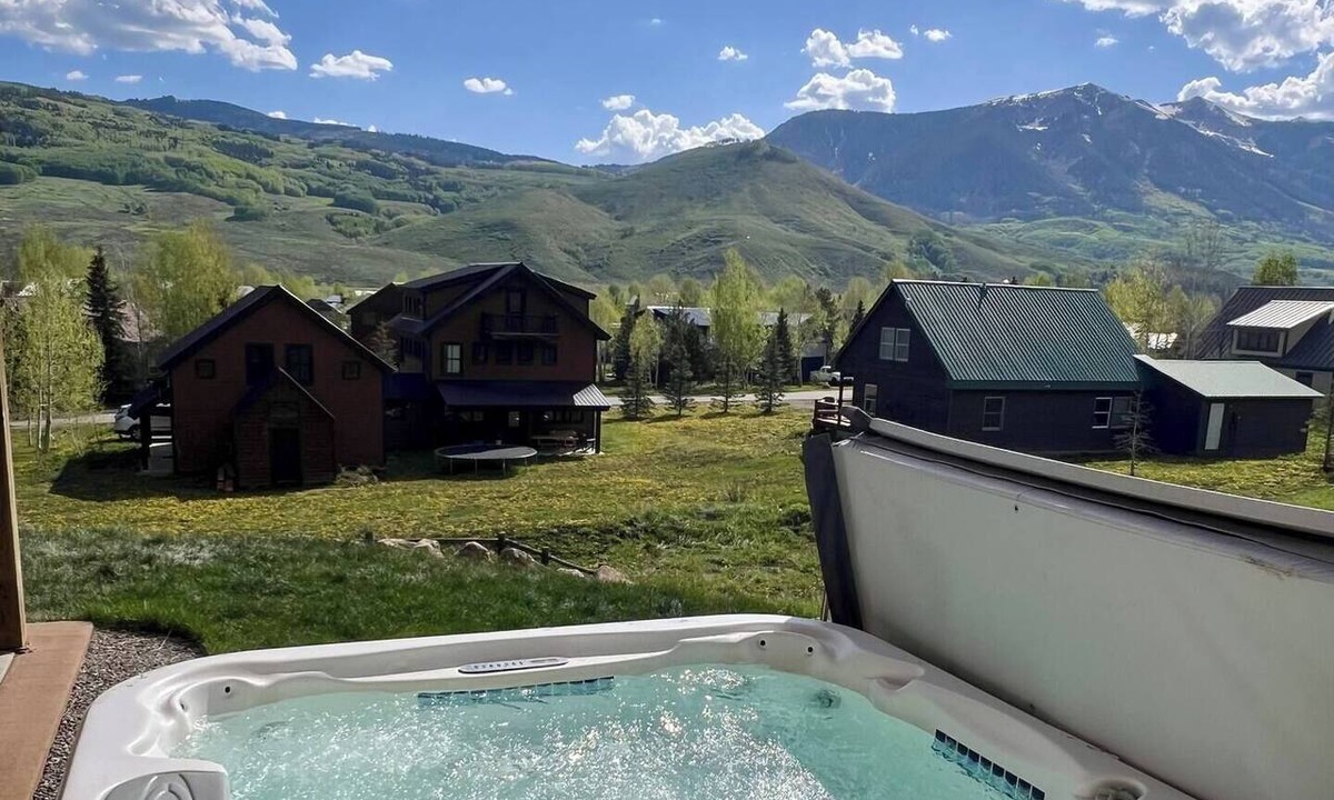 Crested Butte South House | A Slice of Paradise: Mountain Views, Hot Tub & Breathtaking Stars