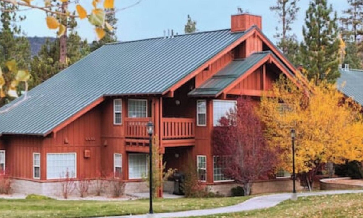 Big Bear Lake Resort | Adorable and Cozy in Big Bear 2 BdRm Sleeps 6 Full Kitchen 2 Full Bath Patio BBQ