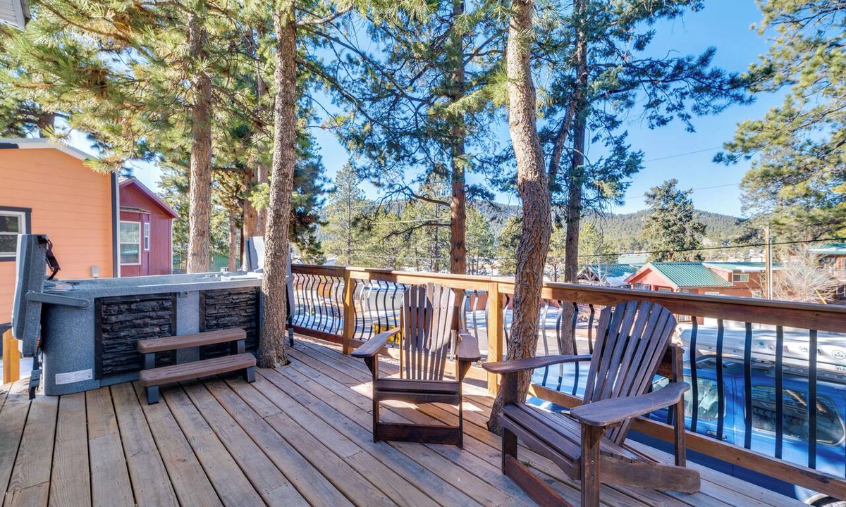 Woodland Park Apartment | Adorable Tiny Home w/Mtn Views in Woodland Park!