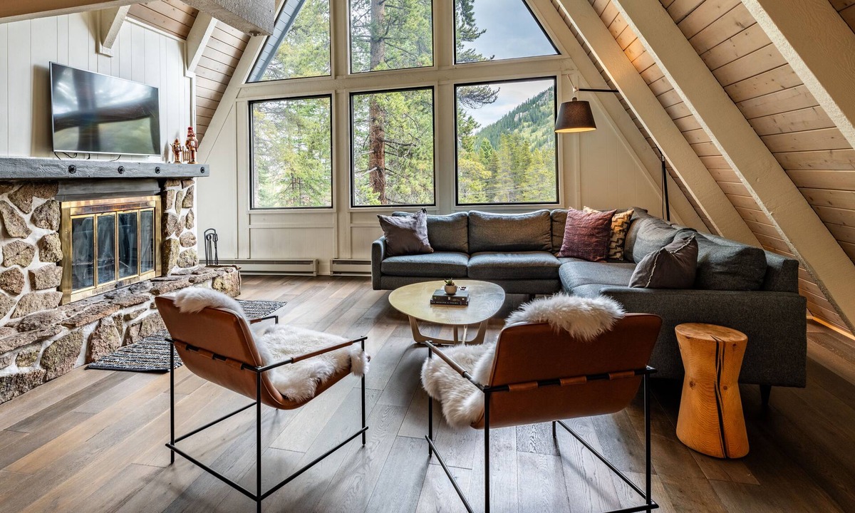 Blue River House | Adventure Awaits! Cozy Aframe 5 Min to Breck.
