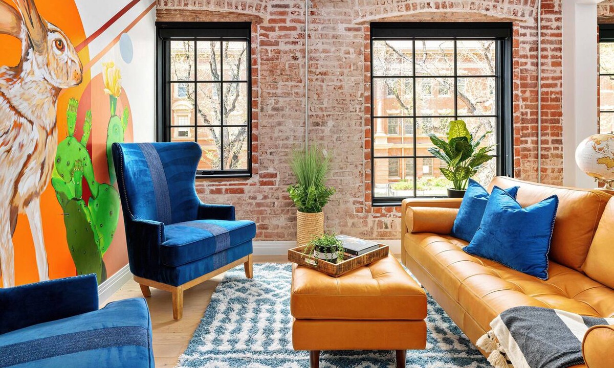 Golden Triangle Apartment | Alex Pangburn Suite 212