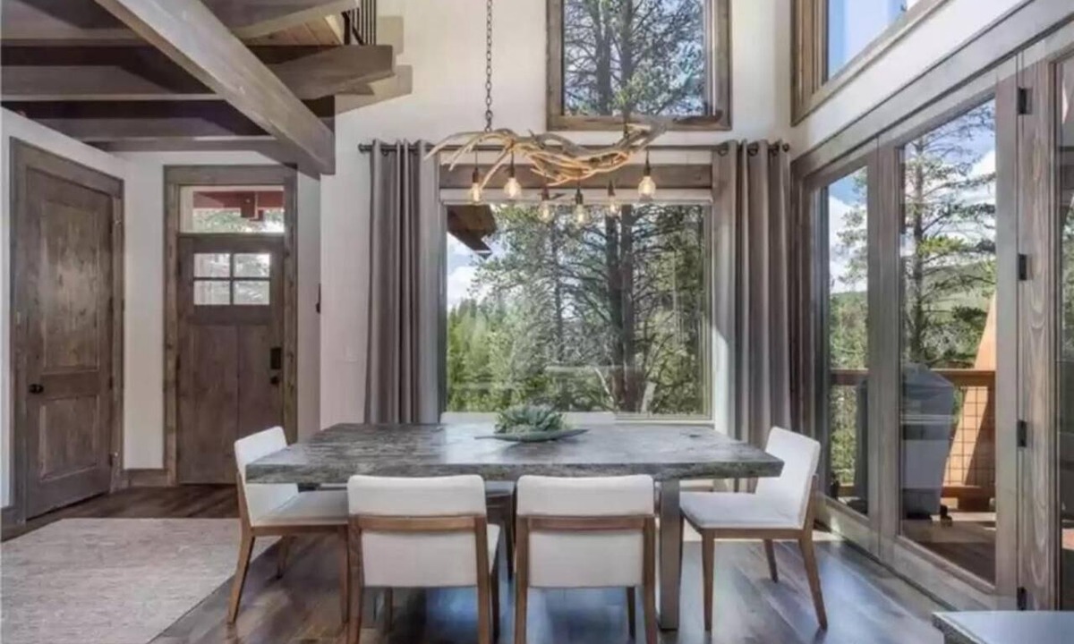 Lakeside Village House | Alpine Ambiance | Luxury 4BR 3 Decks Hot Tub