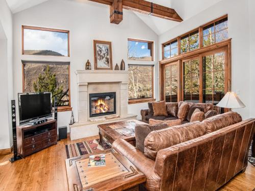 Highland Meadows House | Alpine Drive Chalet
