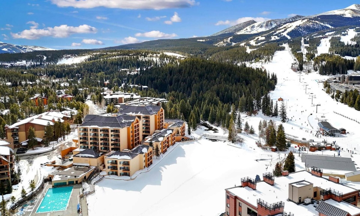 Peak 9 Resort | Alpine Getaway in the Heart of Breckenridge- Marriott's Mt. Valley Lodge- Studio
