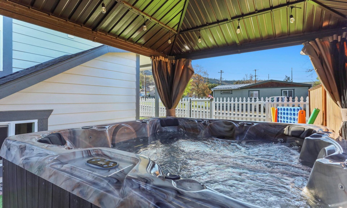 The Dalles House | Amber Nook! Always clean, and build to be comfortable!