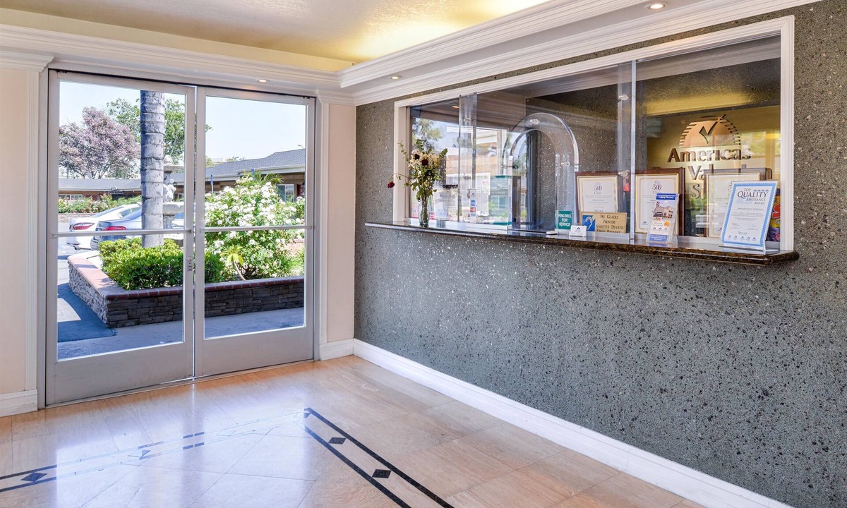 Carousel Hotel | Americas Best Value Inn & Suites San Bernardino