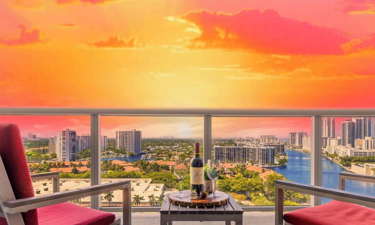 Hallandale Beach Apartment | Apartment w/Stunning Views + Amazing Pools