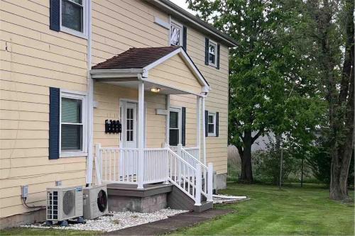 Masury House | Apt 3 Comfortable and Convenient