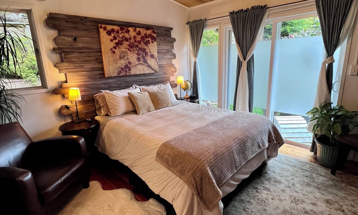 Jacoby Creek Apartment | Arcata Forest Retreat: Peaceful Redwood Suite 5 min to Downtown Arcata w Firepit