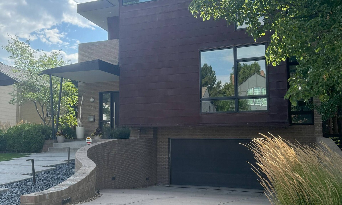 Hilltop House | Artistic and Modern 3-bedroom house with art studio and open creative space
