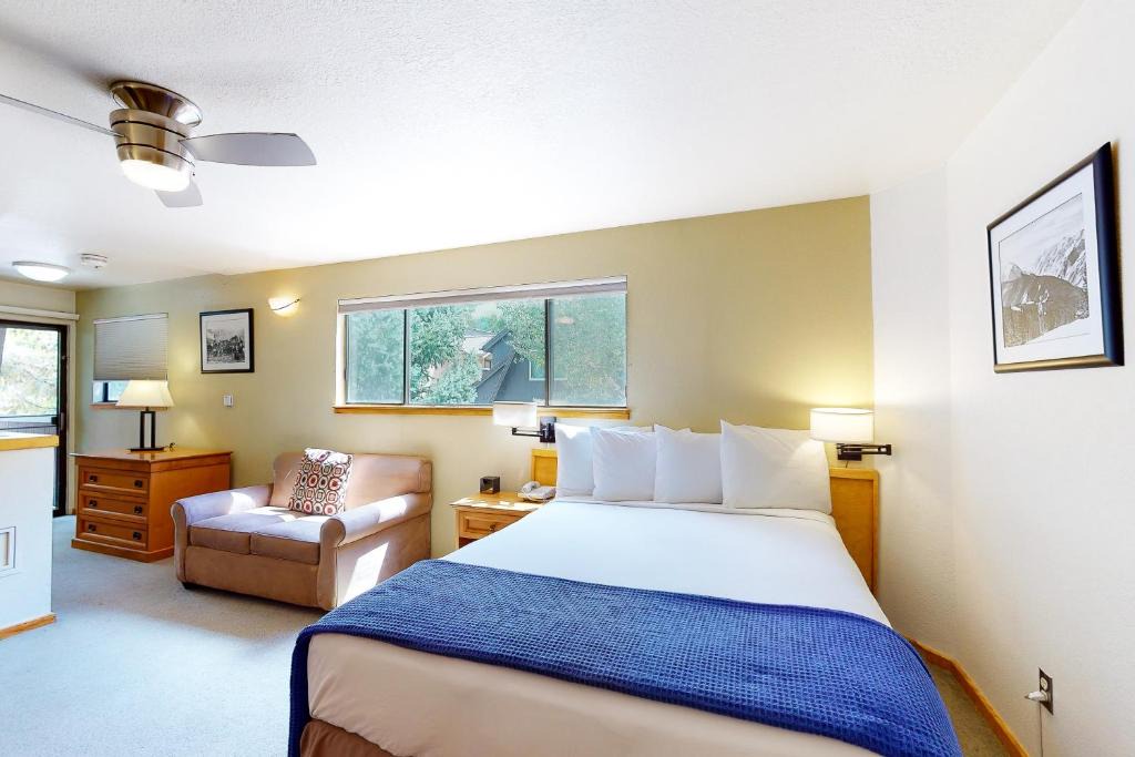 West End House | Aspen Mountain Lodge 211