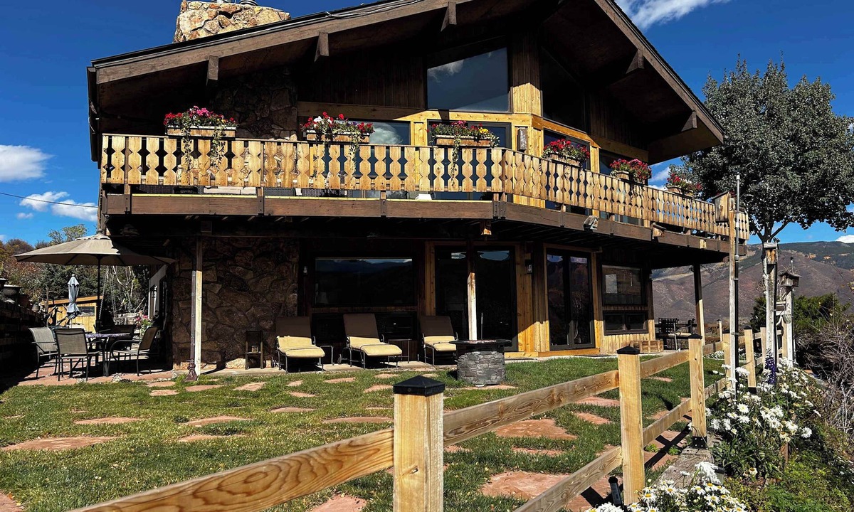 Brush Creek Village Ski Chalet | Aspen Snowmass Chalet, 2B/1BT Extended Stay, Private Hot Tub, Fab Mtn Views on 3 Acres