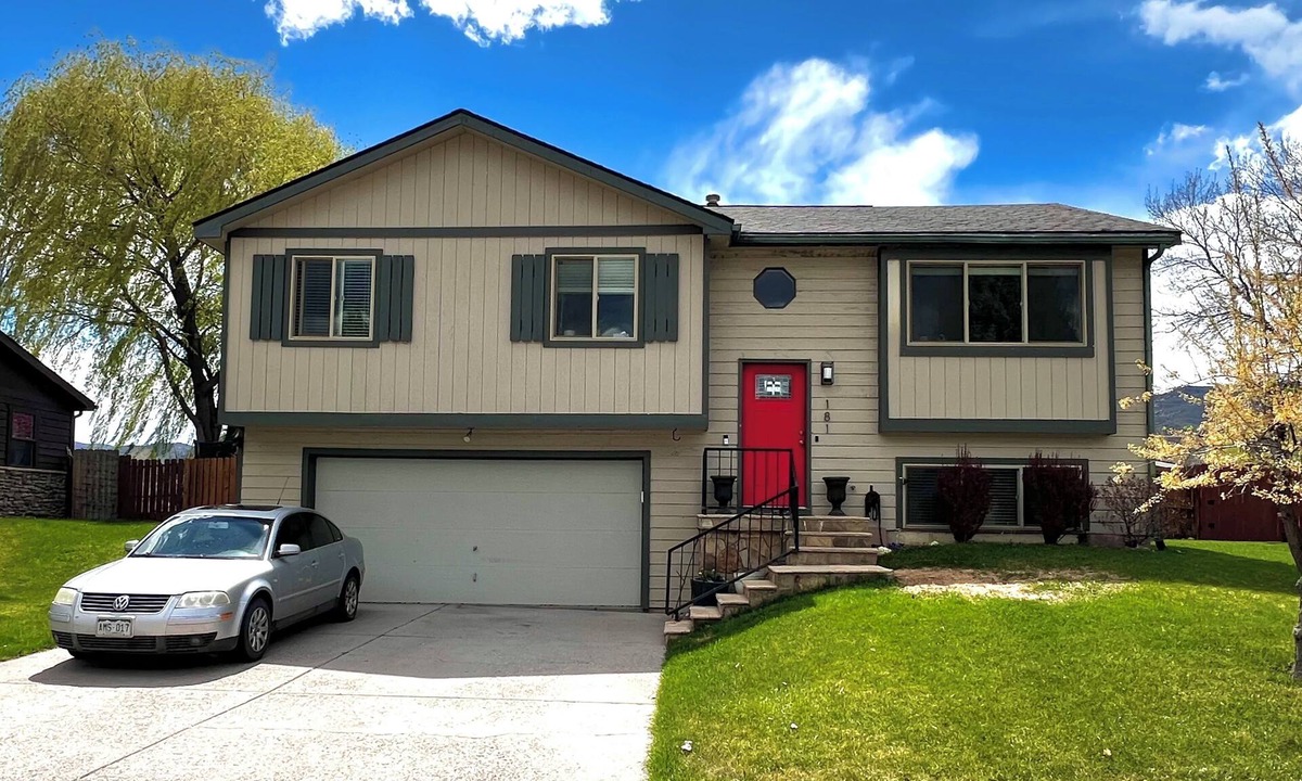 El Jebel Apartment | Aspen Valley Cozy Condo. Great location. Shared hot tub & backyard.