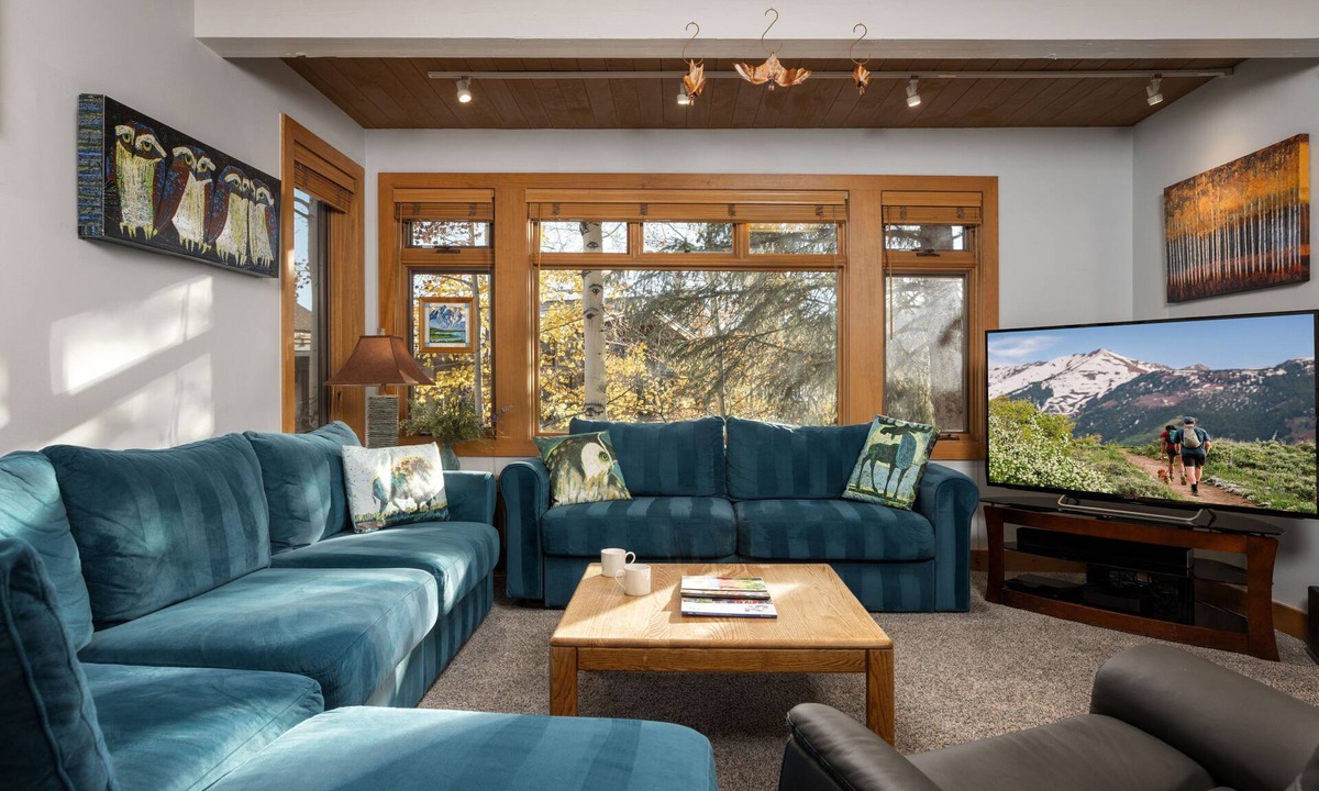 Snowmass Village Condo | Aspenwood L14 - Walk to Slopes | Cozy Mountain + Hot Tub